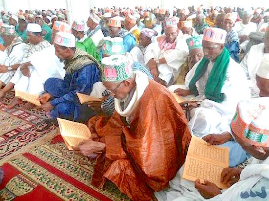 Lecture du Quran. Mosquée Karamoko Alfa mo Labe