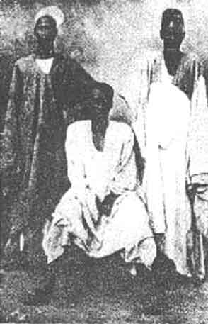 Alfa Yaya, son fils, Modi Aguibu, et son premier ministre Umaru Kumba, prisonniers a Port-Etienne, Mauritanie
